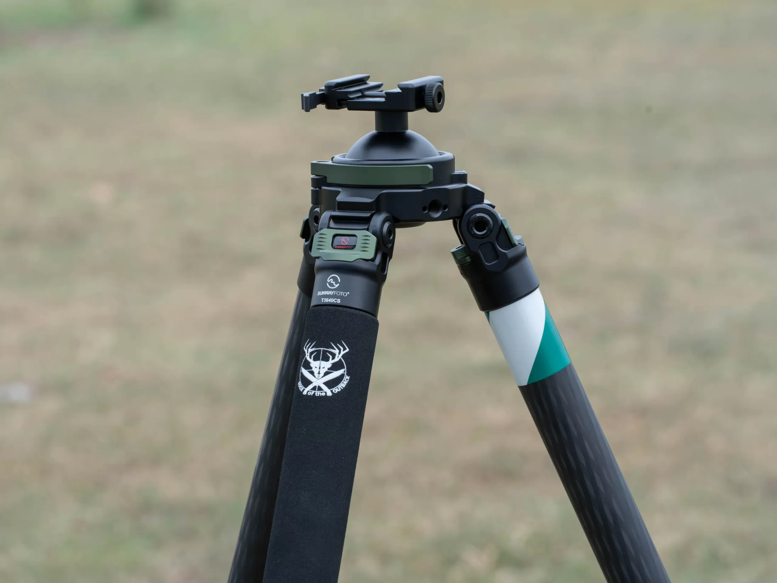 eoto image EDGE of the OUTBACK Carbon Fibre Hunting Tripod