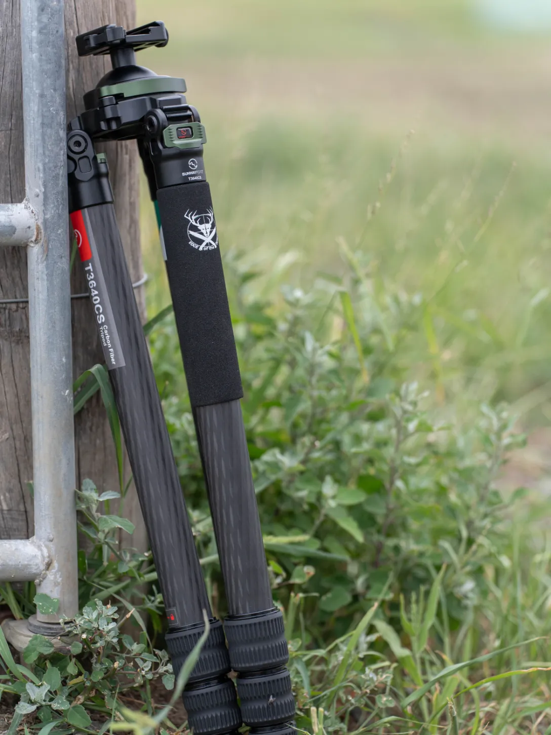 eoto image EDGE of the OUTBACK Carbon Fibre Hunting Tripod