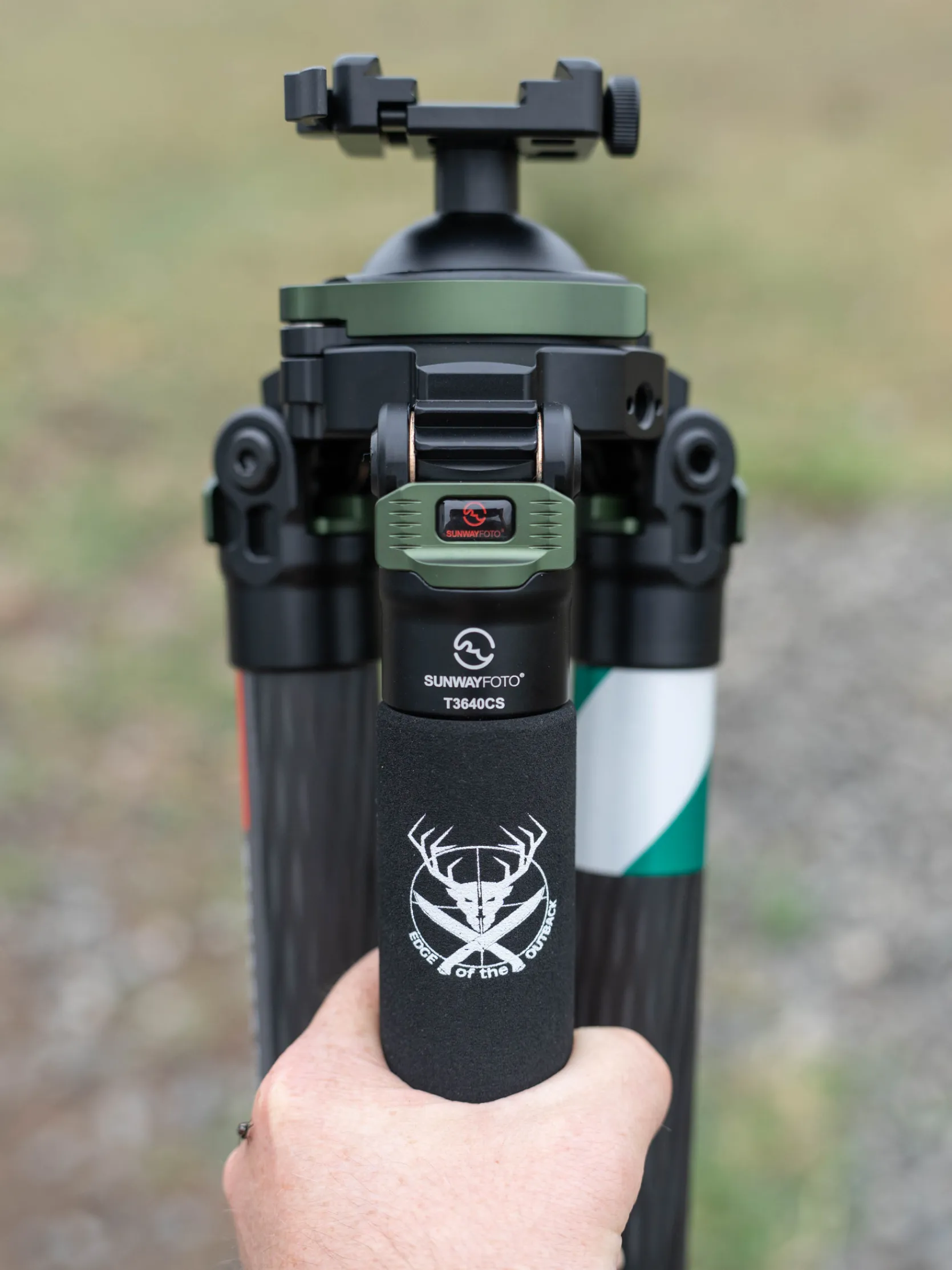 eoto image EDGE of the OUTBACK Carbon Fibre Hunting Tripod