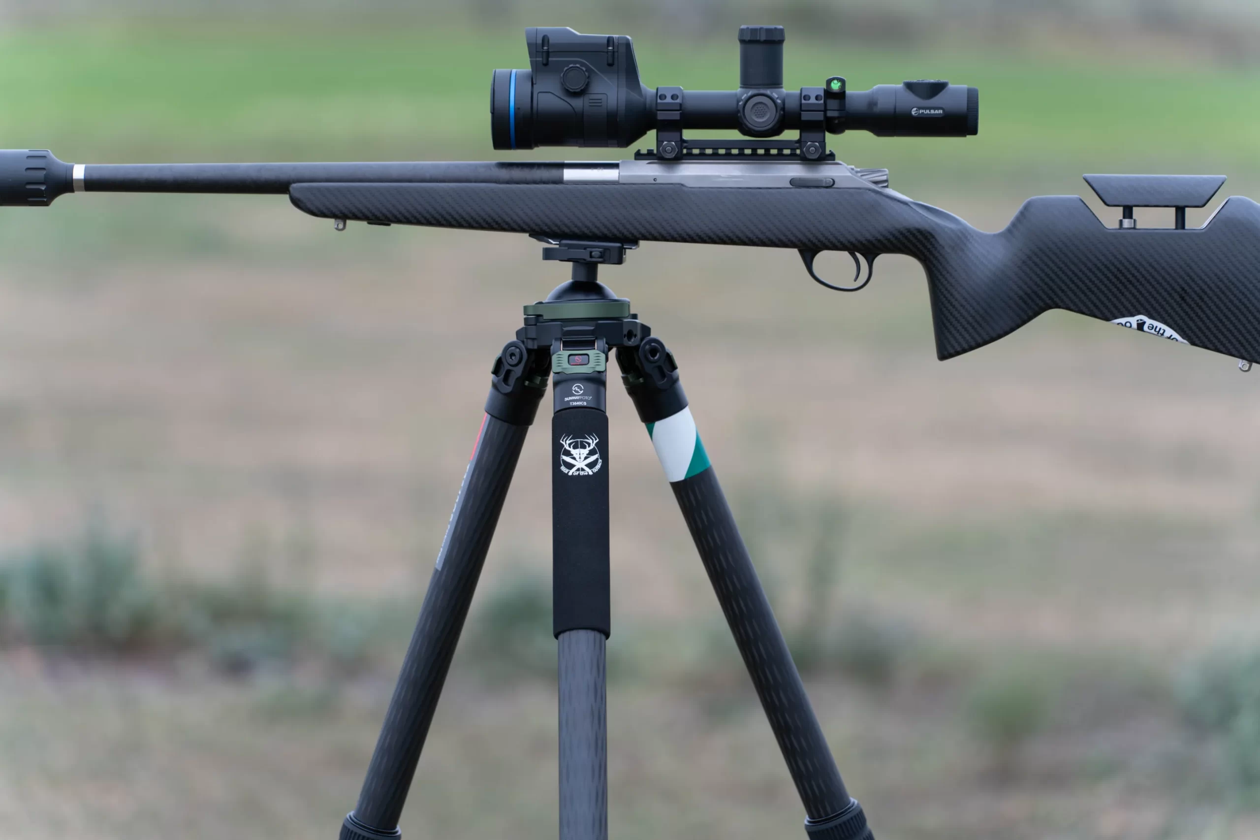 eoto image EDGE of the OUTBACK Carbon Fibre Hunting Tripod