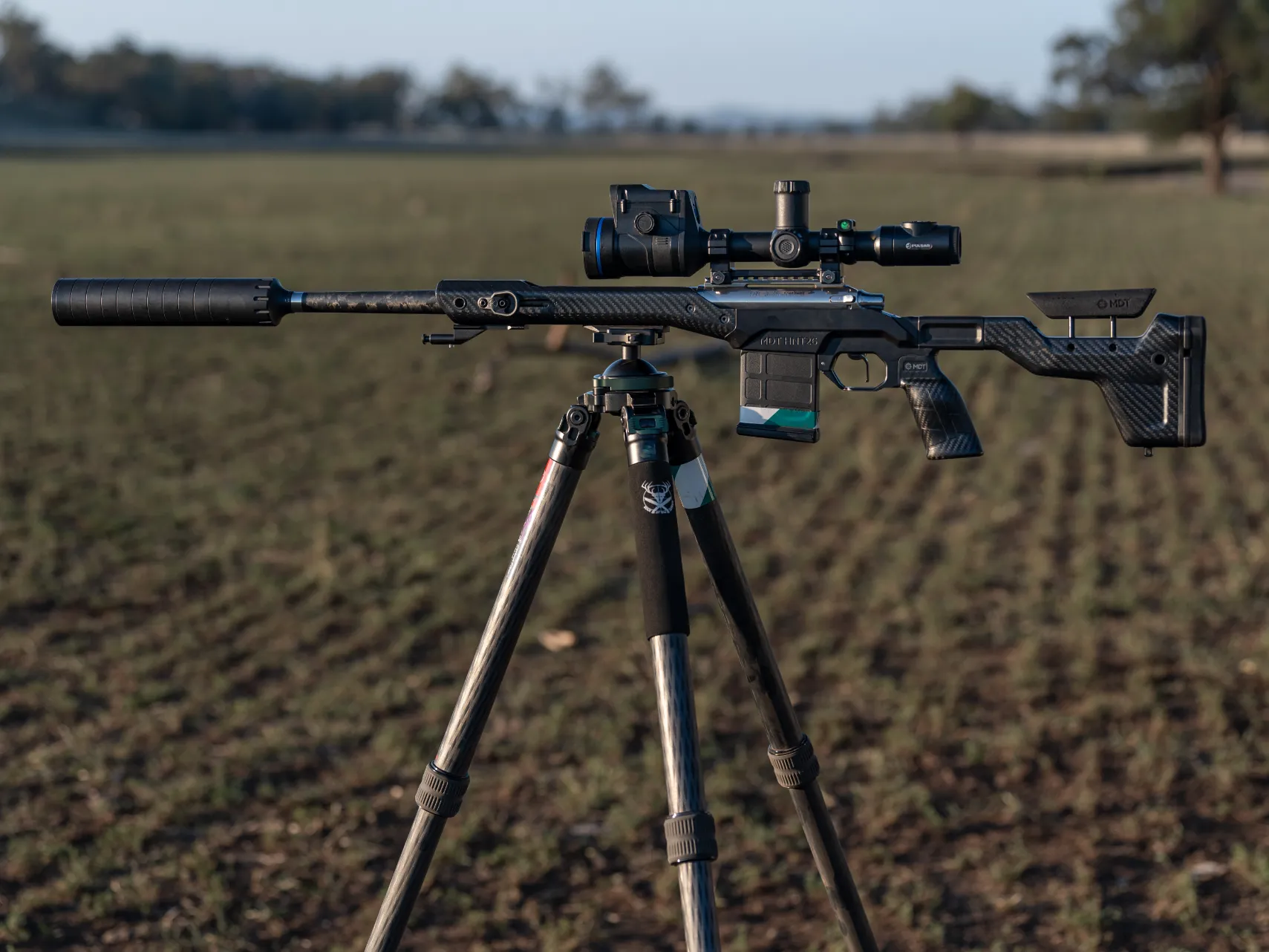 eoto image EDGE of the OUTBACK Carbon Fibre Hunting Tripod
